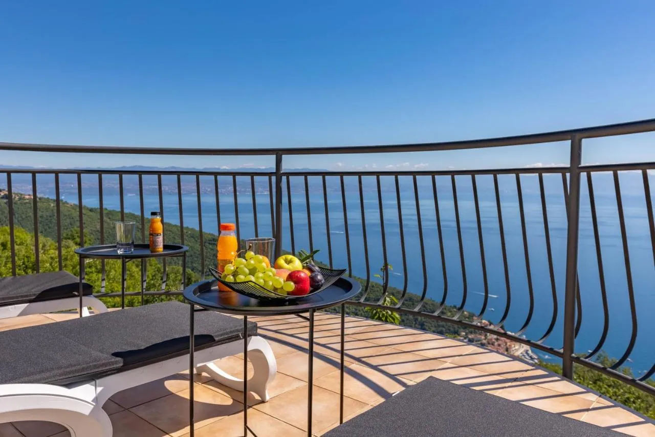 Villa Mystic Place - Suite 1 - Happy Rentals-1