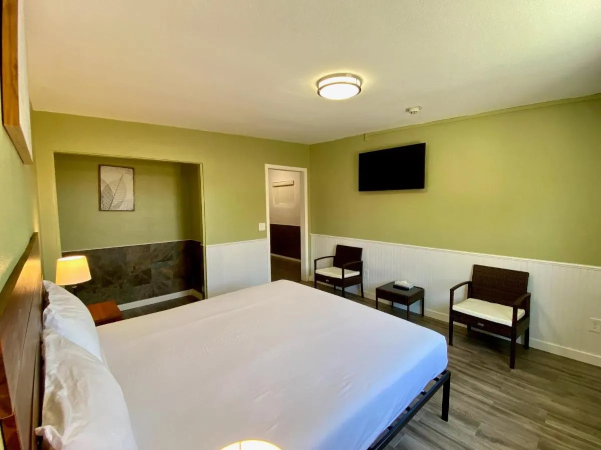 Europa Inn & Suites-1