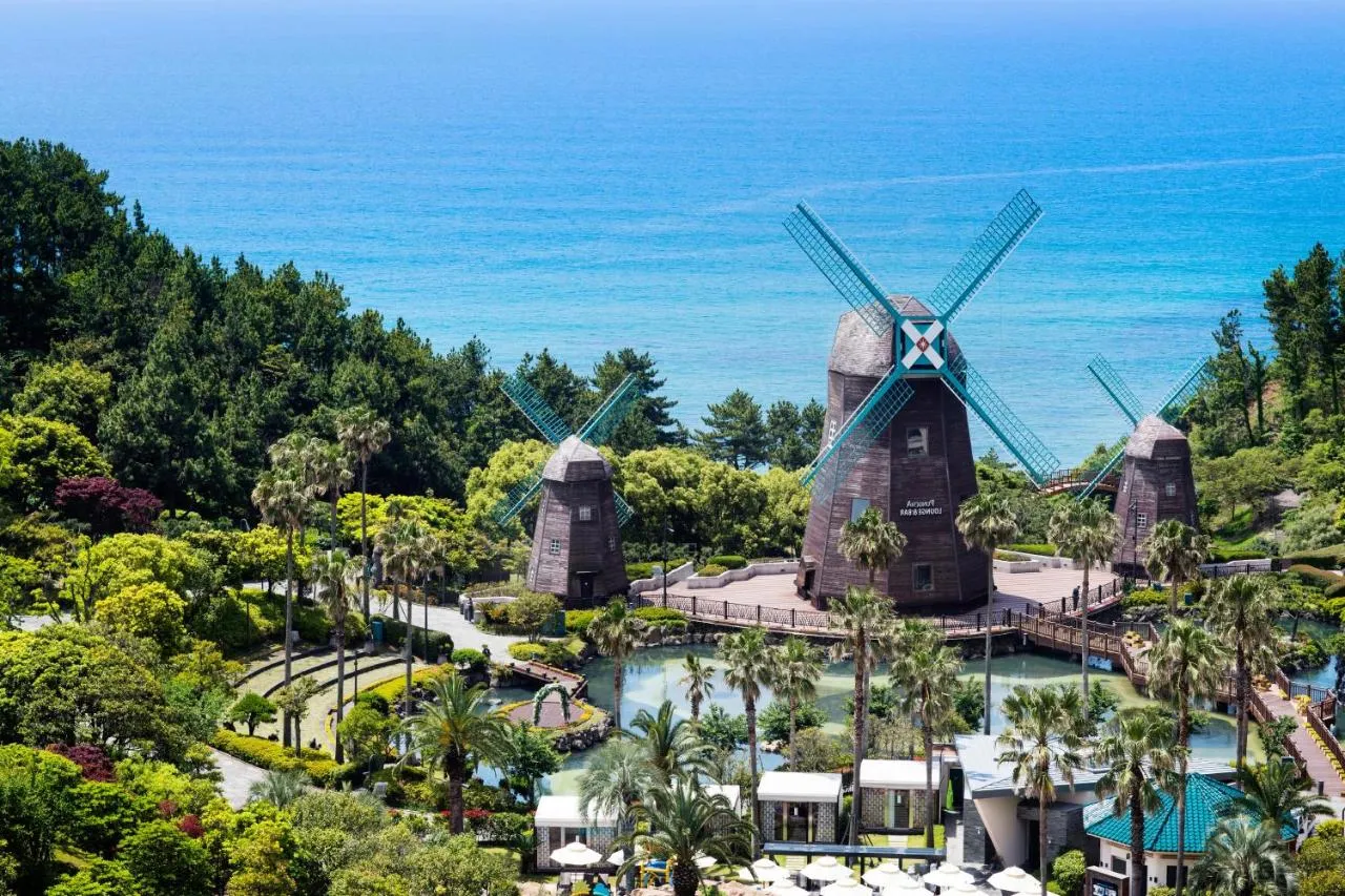 Lotte Hotel Jeju slide-4