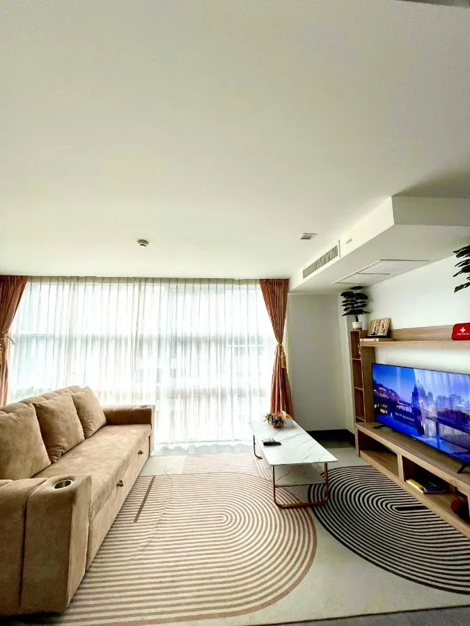 The Kris 2 Bedrooms 2 Bathrooms Apartment slide-5