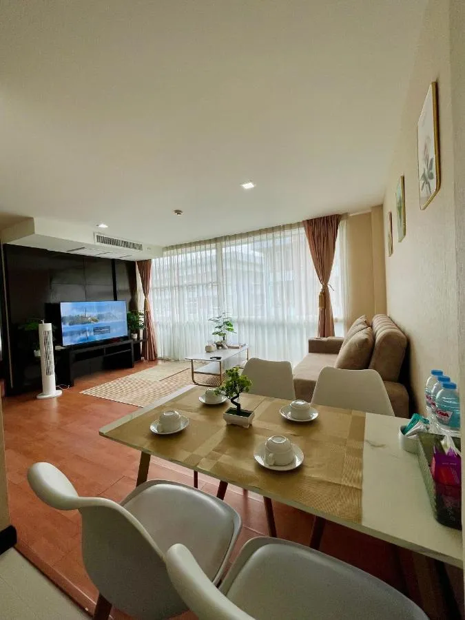 The Kris 2 Bedrooms 2 Bathrooms Apartment slide-4