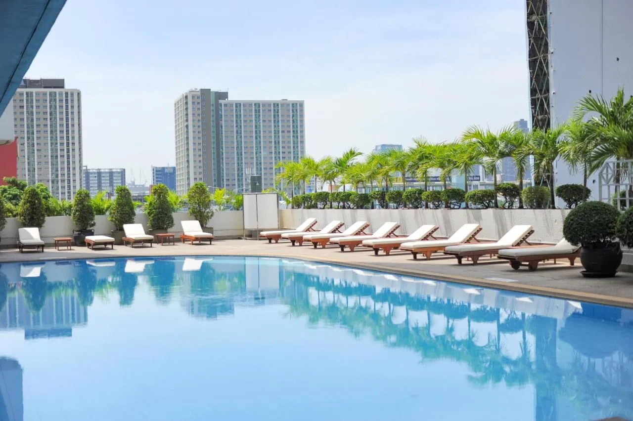 Golden Tulip Sovereign Hotel Bangkok slide-5