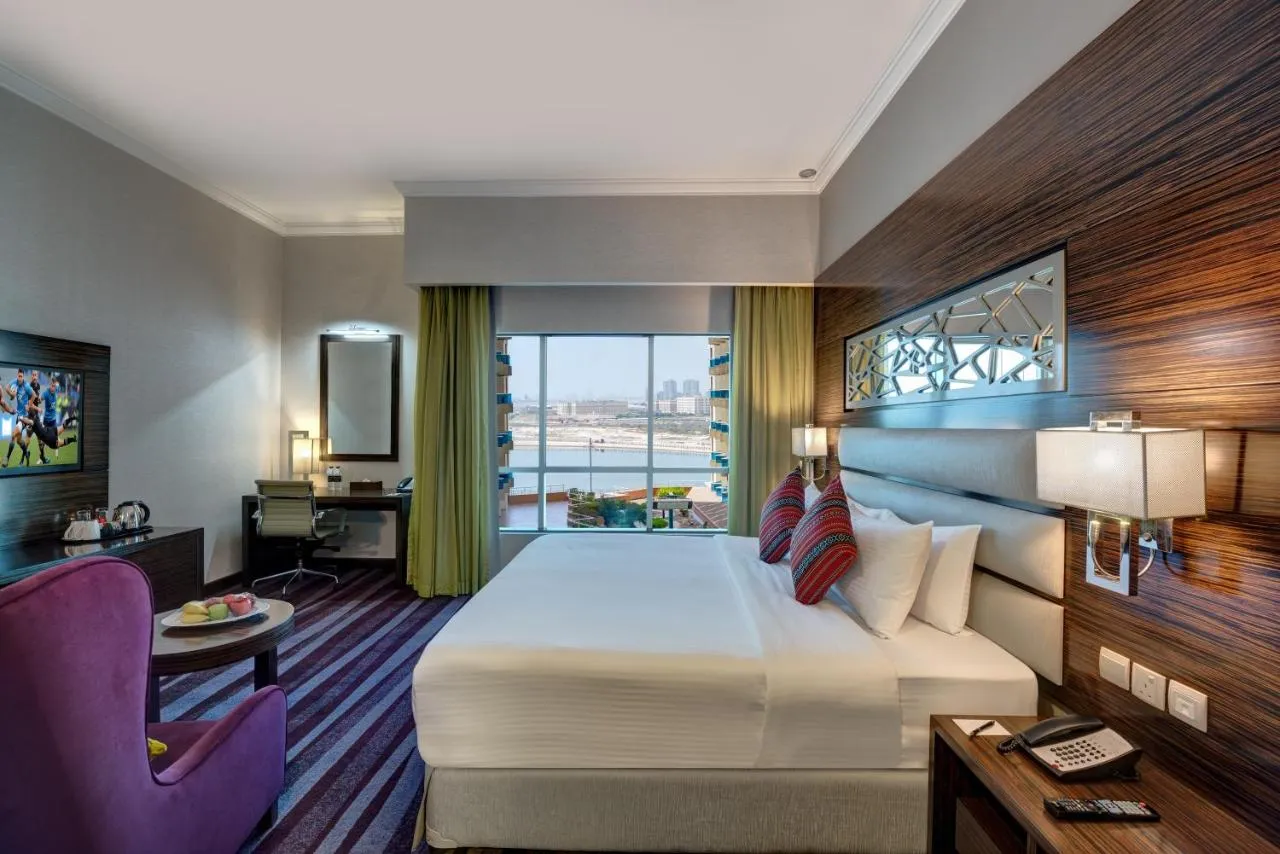 Ghaya Grand hotel slide-4