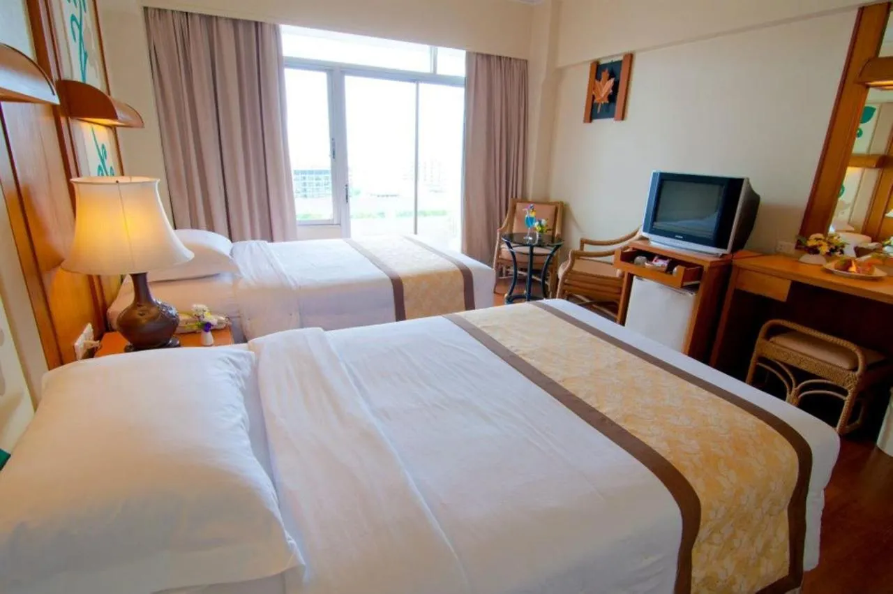 Golden Beach Hotel Pattaya slide-5