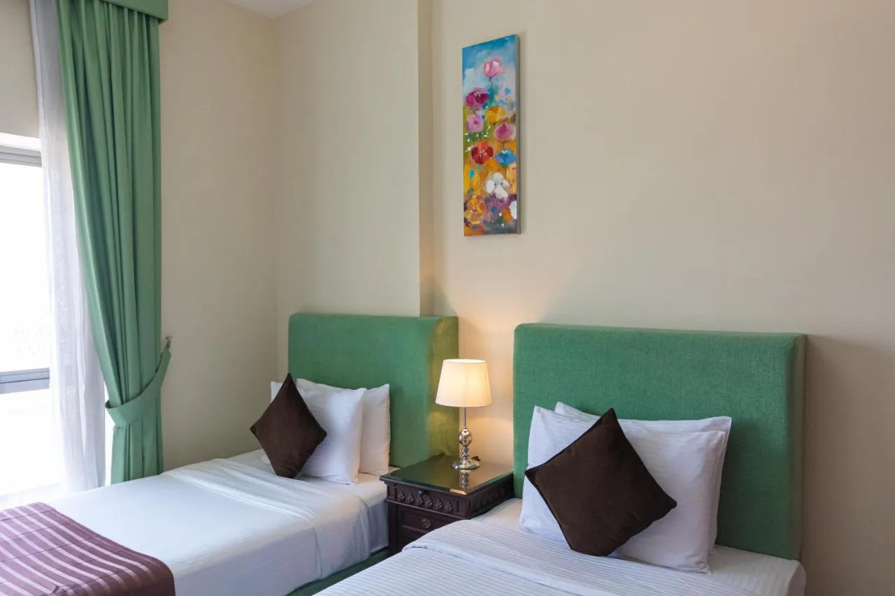 Auris Plaza hotel slide-2