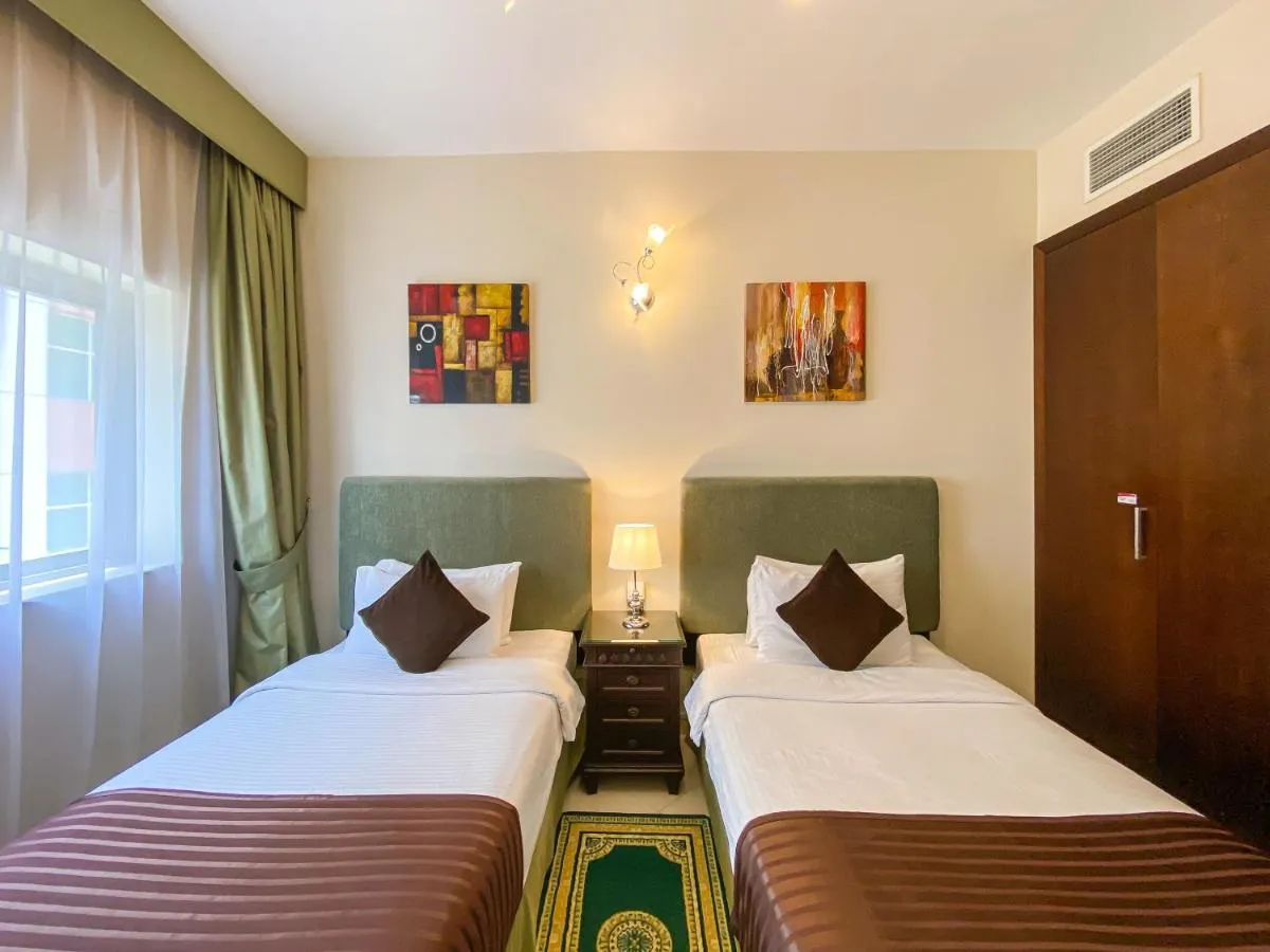 Auris Plaza hotel slide-4