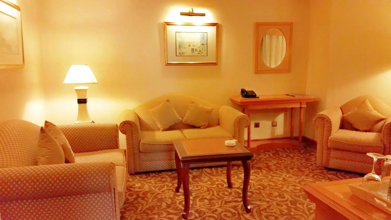 Carlton Palace Hotel slide-5