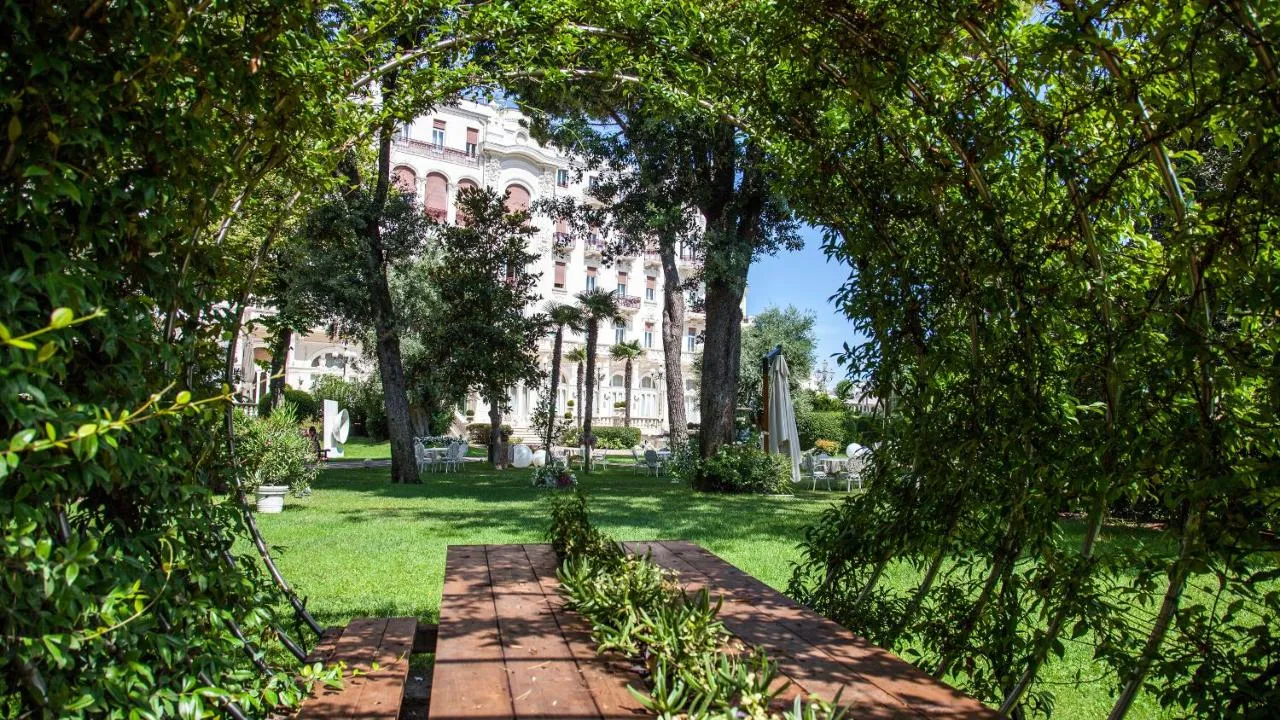 Grand Hotel Rimini slide-5