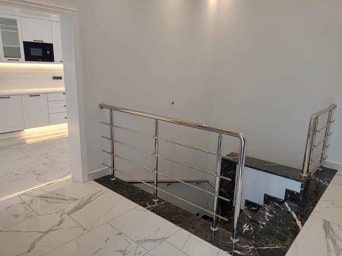Elite Luxury Suite & Spa slide-5