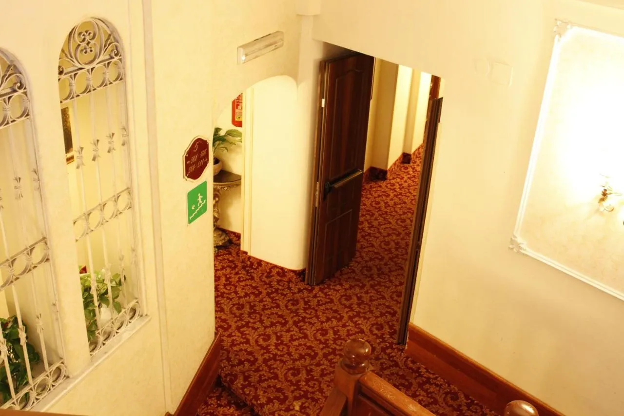 Hotel Genio slide-5
