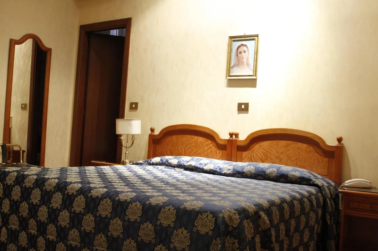 Hotel Genio slide-3