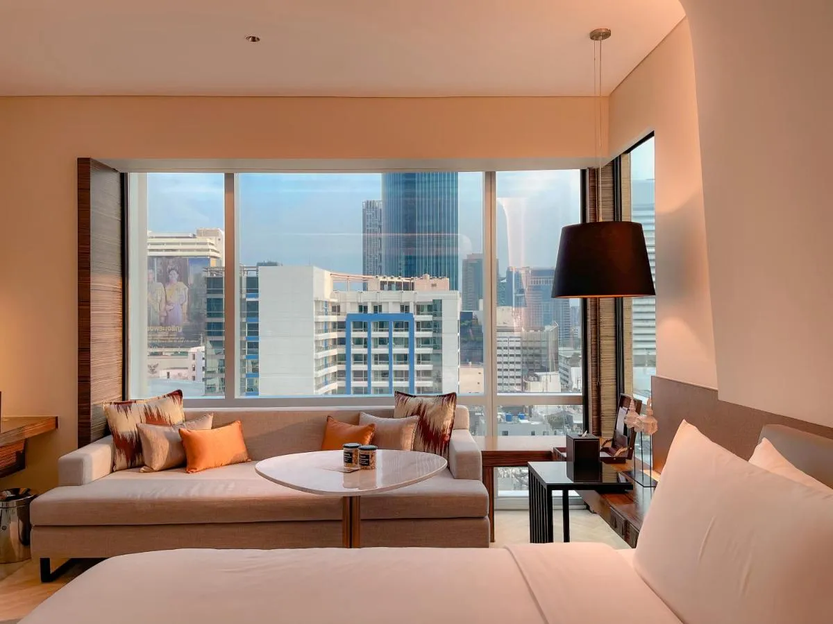 Le Meridien Bangkok slide-3
