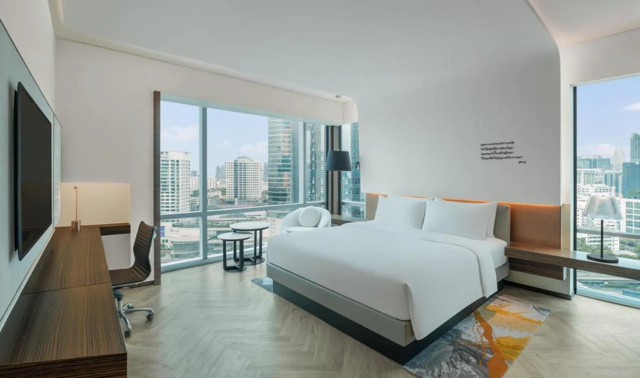 Le Meridien Bangkok slide-5