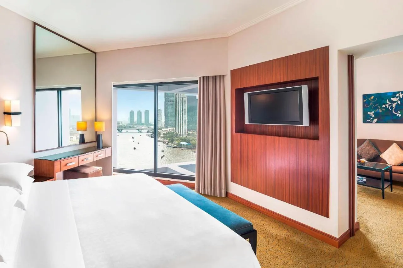Royal Orchid Sheraton Hotel & Towers slide-4