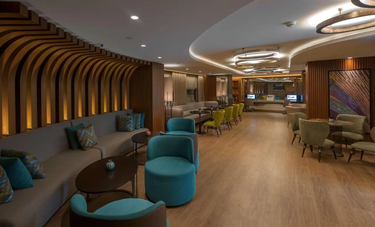 DoubleTree by Hilton Istanbul - Sirkeci slide-4