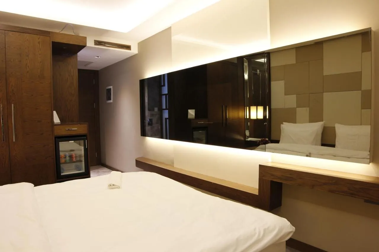 The Biancho hotel slide-5