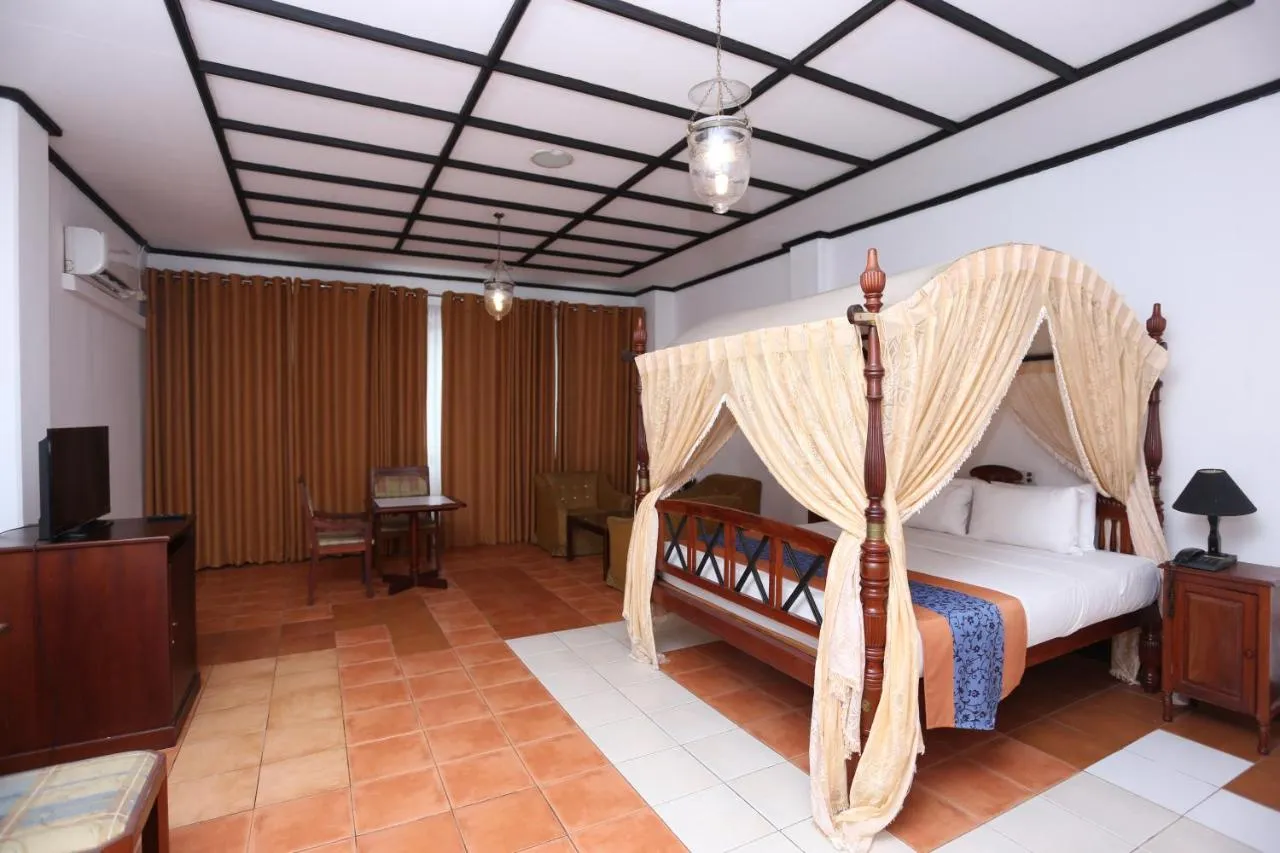 Grand Oriental Hotel-1