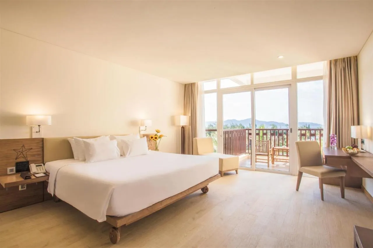 Sandy Beach Resort Danang slide-4