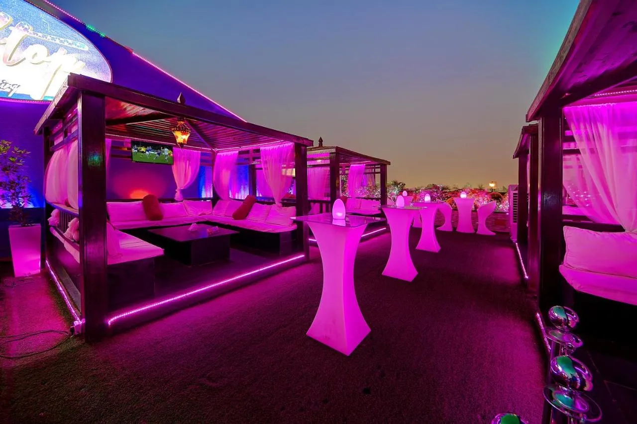 Royal Ascot Hotel-1