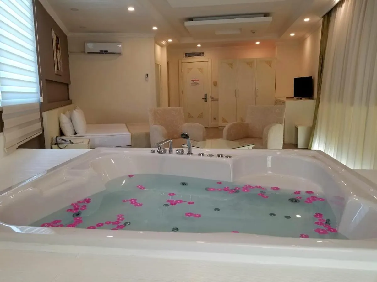 Crystal Admiral Resort Suites & Spa slide-5