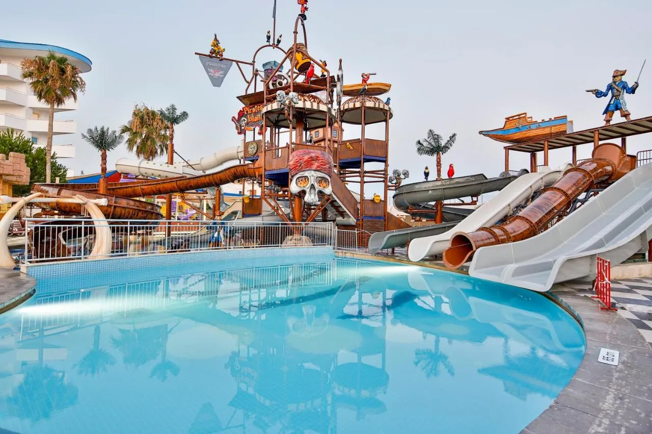 Crystal Admiral Resort Suites & Spa slide-4