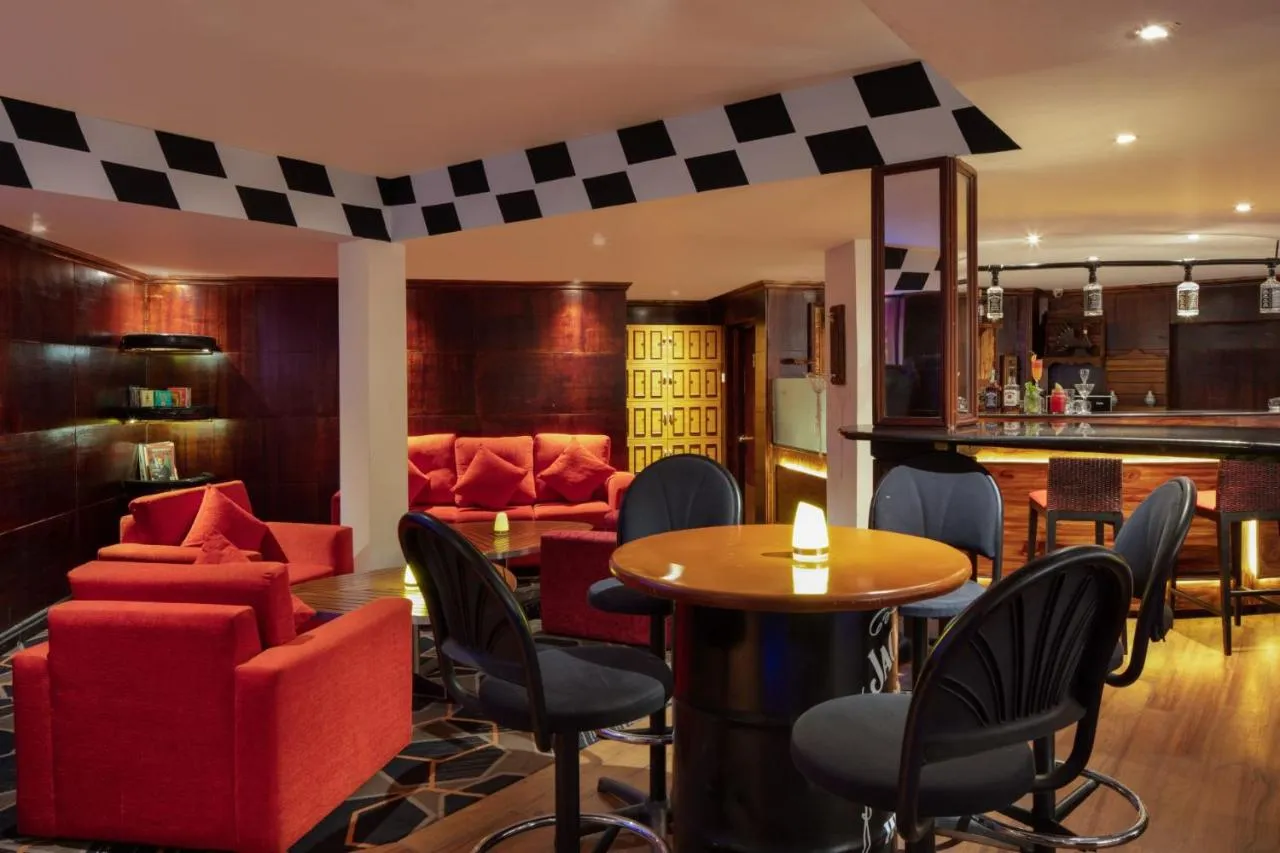 Earl's Regency Hotel slide-3