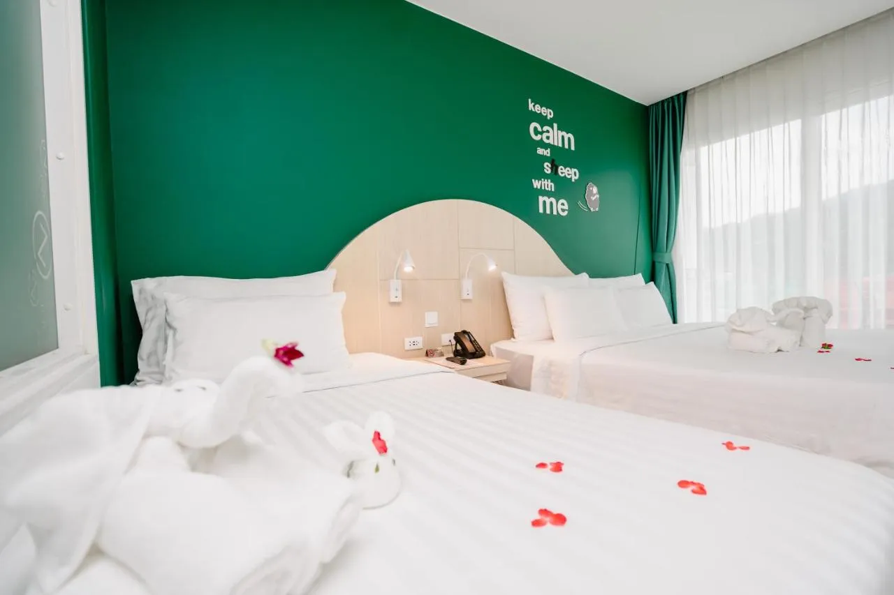 Sleep With Me hotel slide-4