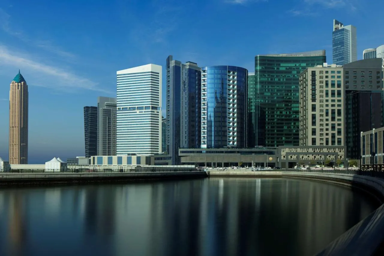 Radisson Blu Hotel Dubai Waterfront slide-4