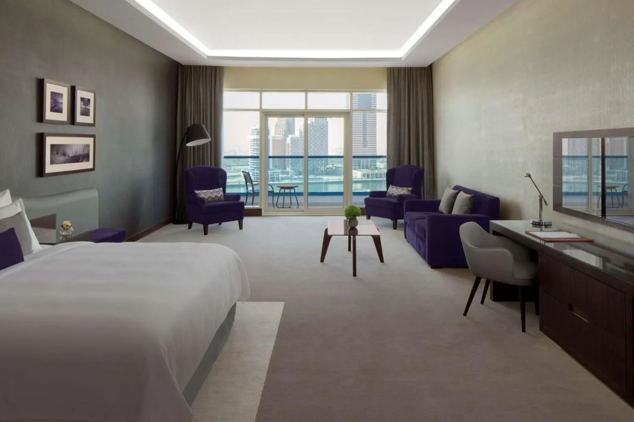 Radisson Blu Hotel Dubai Waterfront slide-5