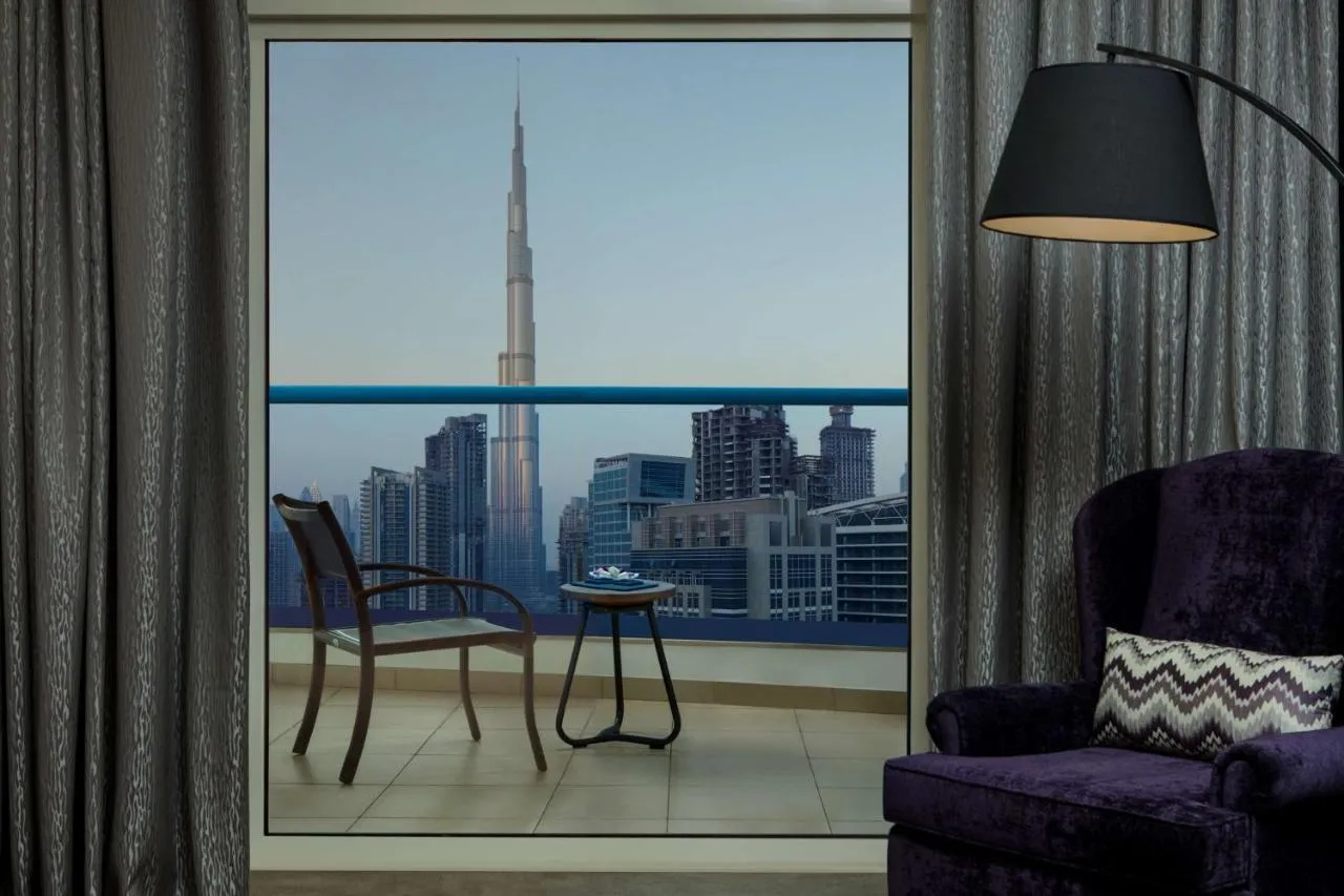 Radisson Blu Hotel Dubai Waterfront slide-4