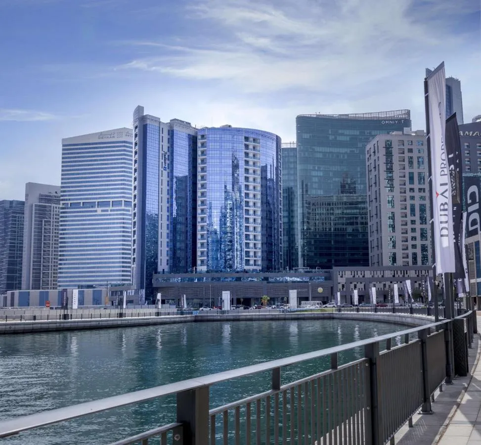 Radisson Blu Hotel Dubai Waterfront slide-5