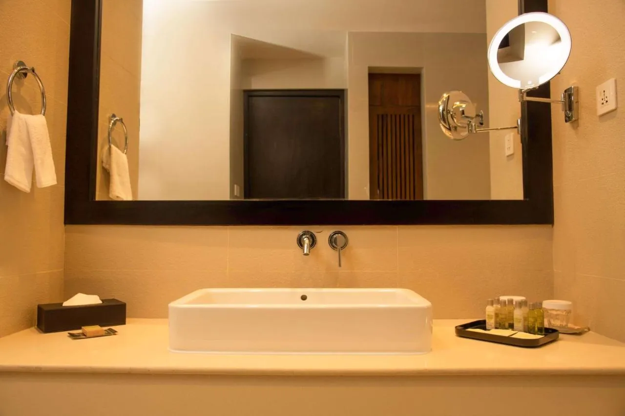 DoubleTree by Hilton Weerawila Rajawarna Resort Hotel slide-4