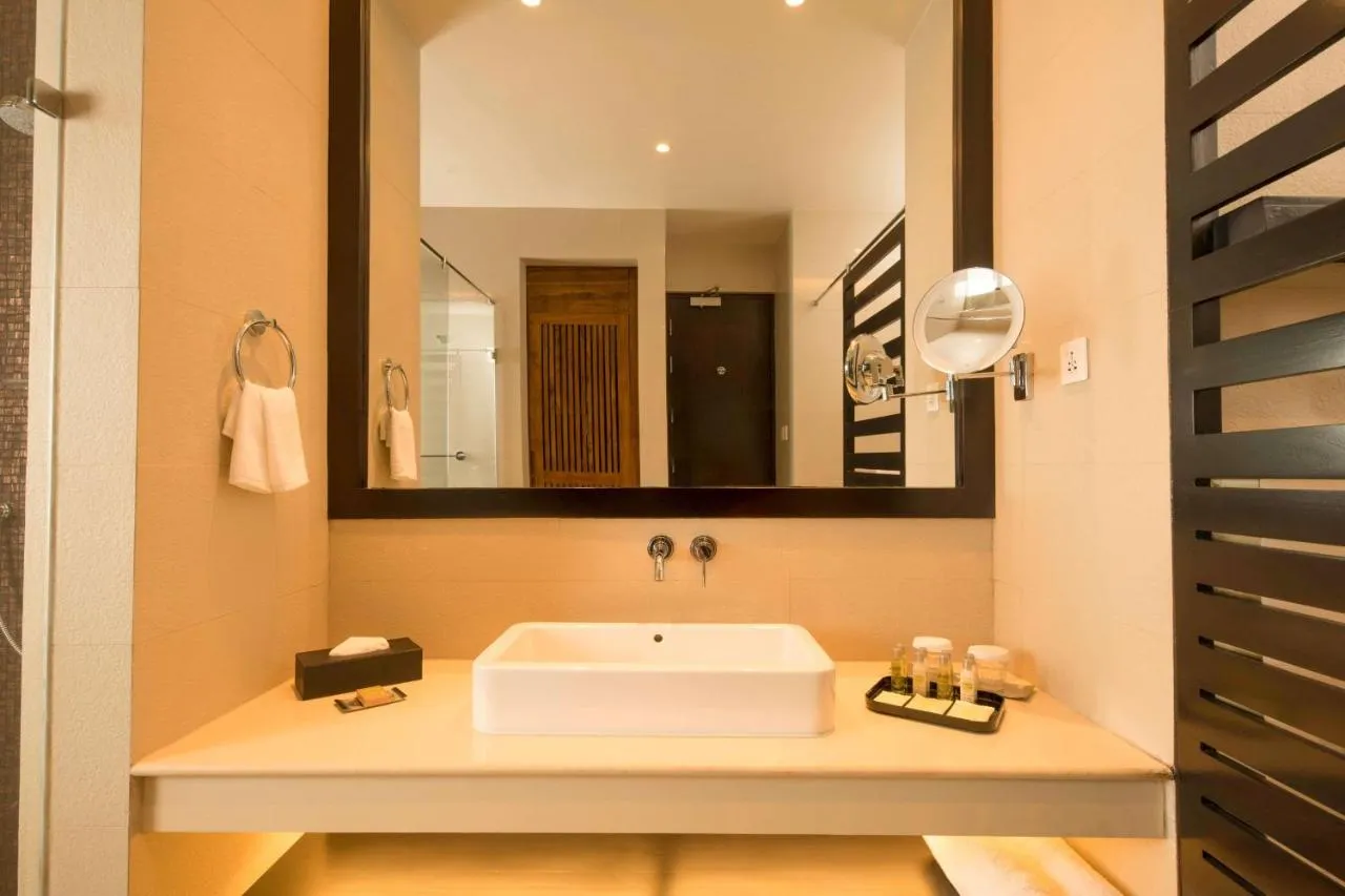 DoubleTree by Hilton Weerawila Rajawarna Resort Hotel slide-3