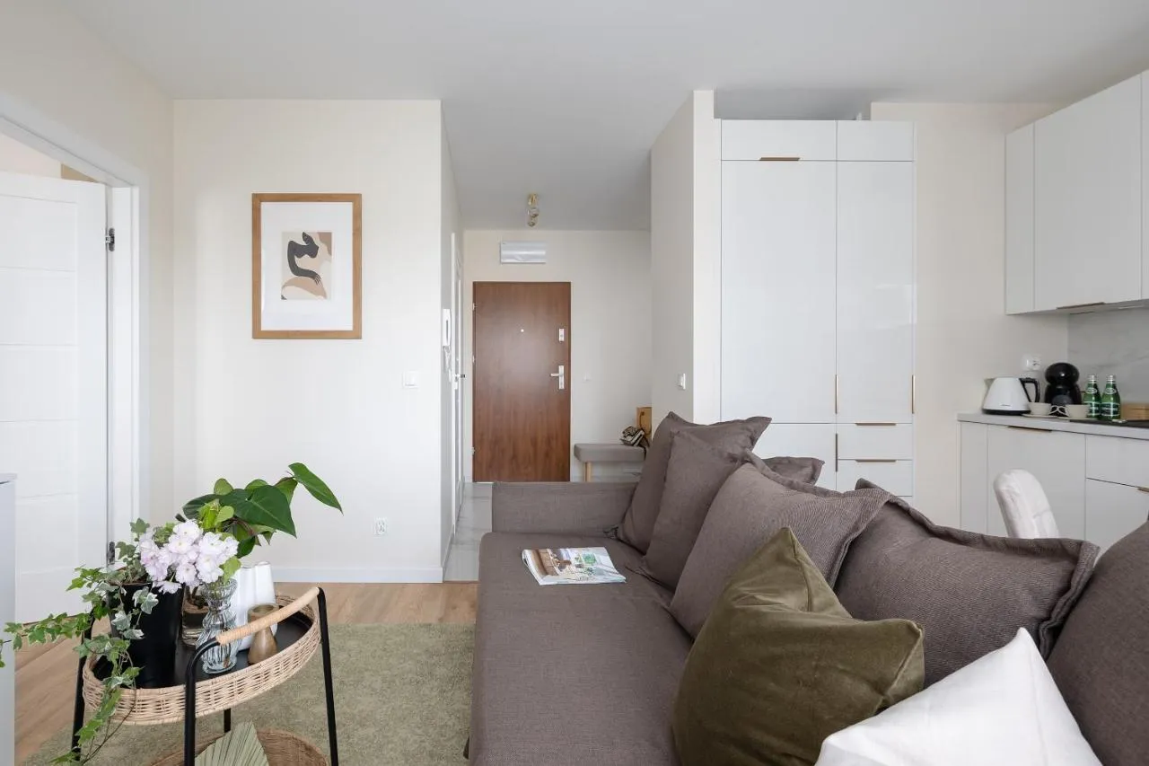 TS Gold New Town Apartment & free private parking slide-5