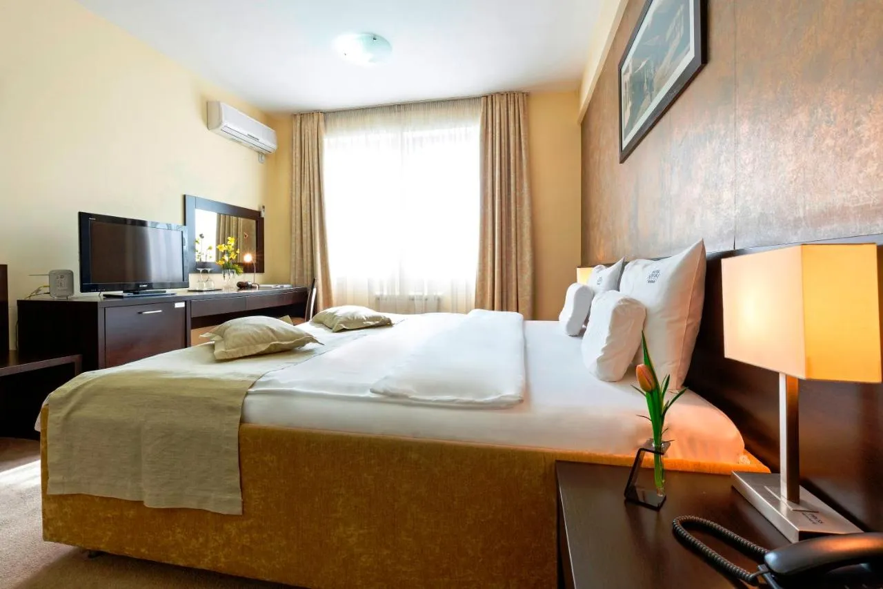Hotel Nevski-1