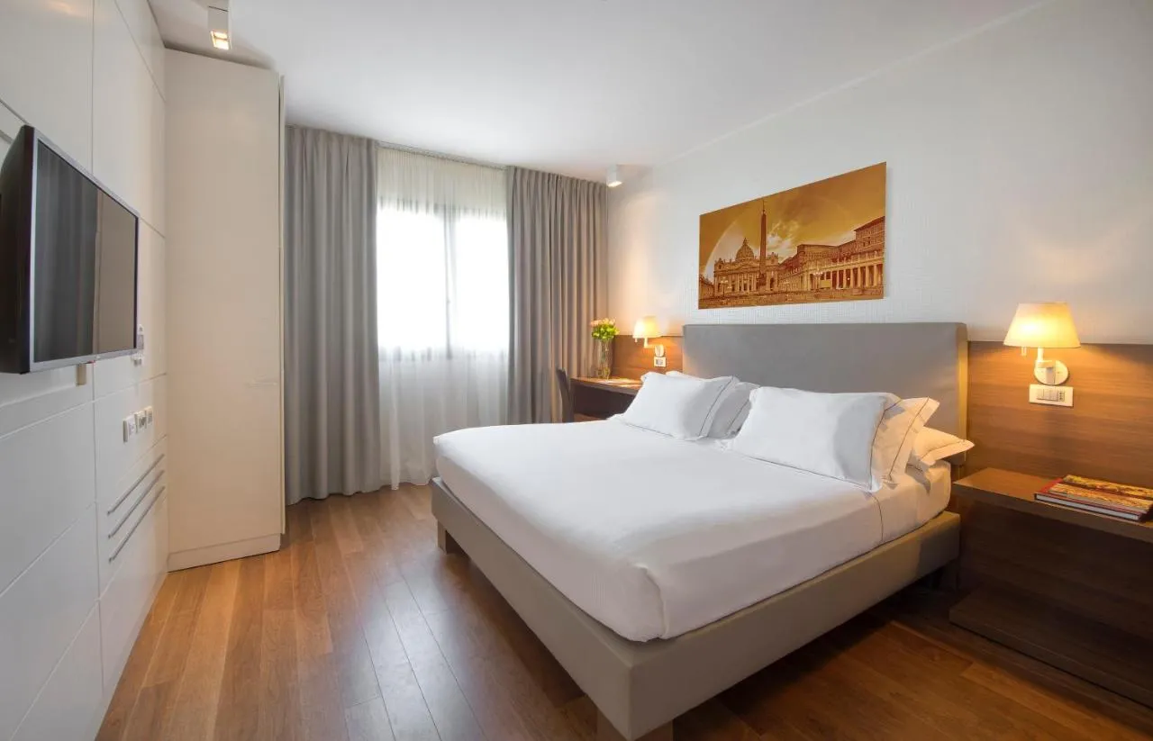 H10 Roma Citta hotel slide-3