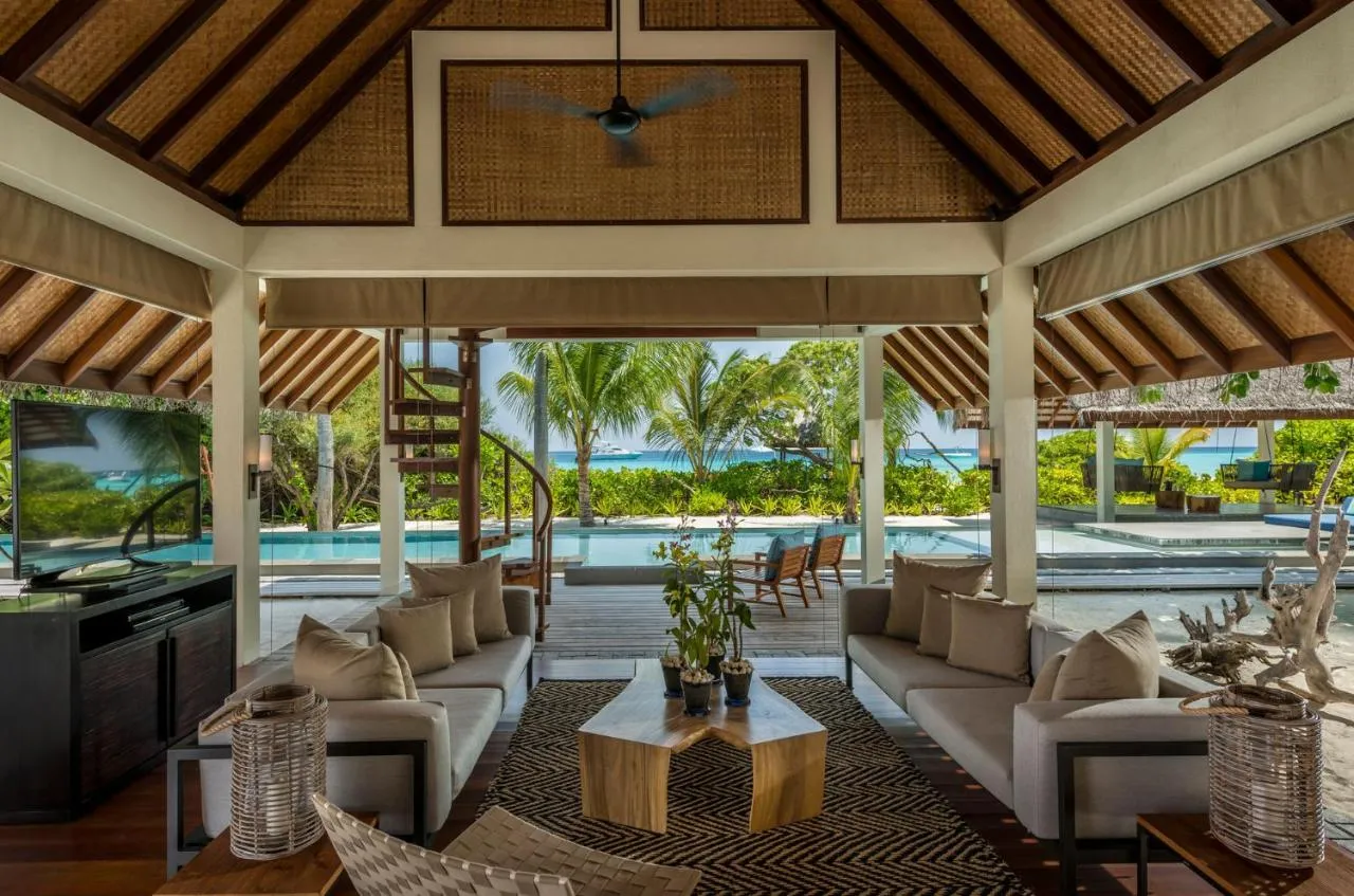 Four Seasons Resort Maldive hotel slide-4