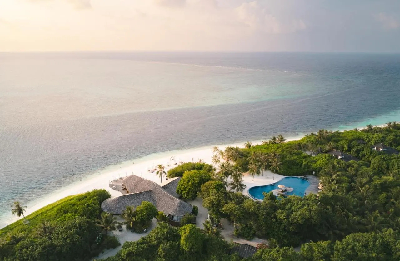 Hideaway Beach Resort & Spa Hotel slide-3