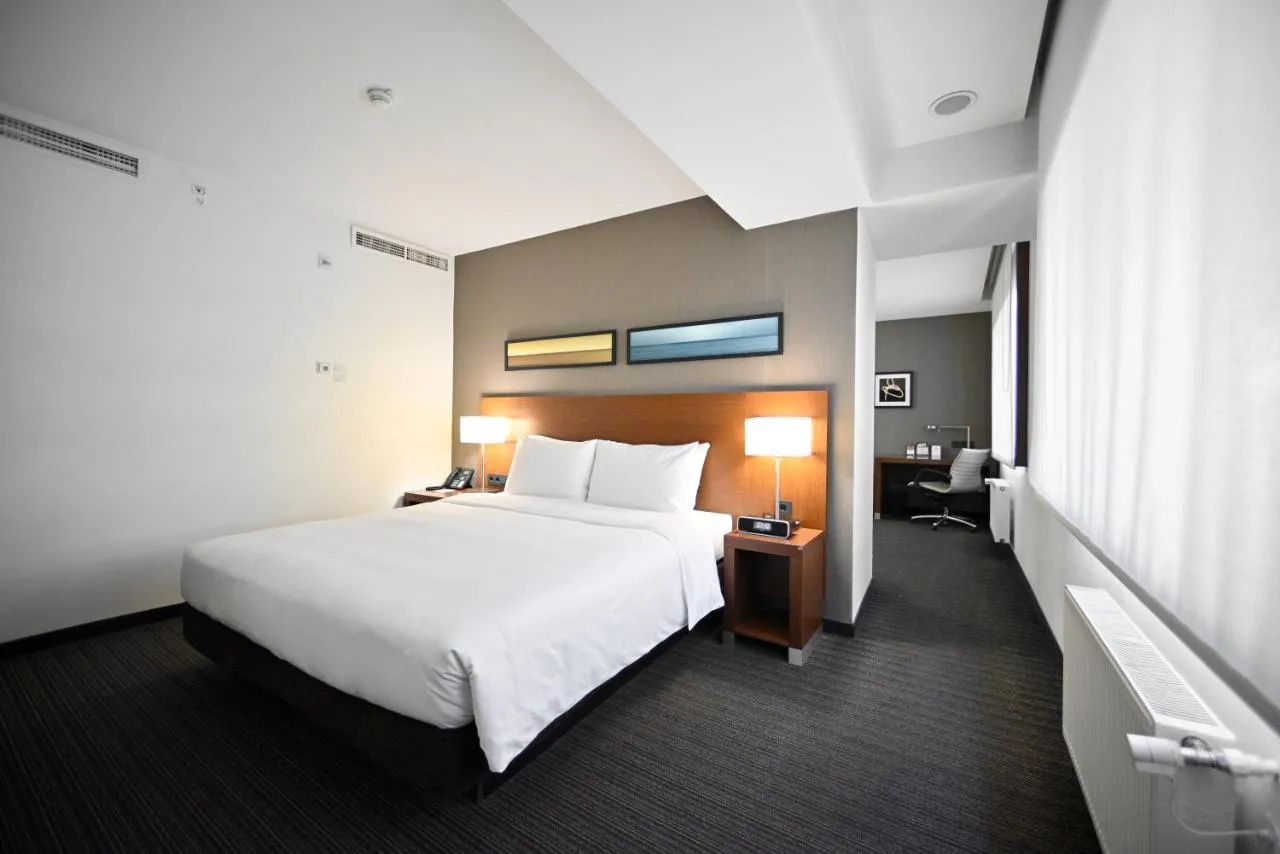 Hyatt Place Yerevan hotel slide-4
