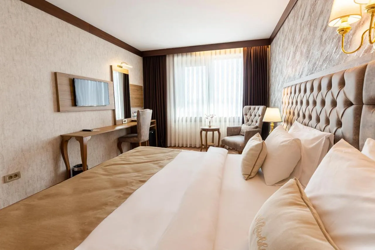 Marble Hotel slide-4