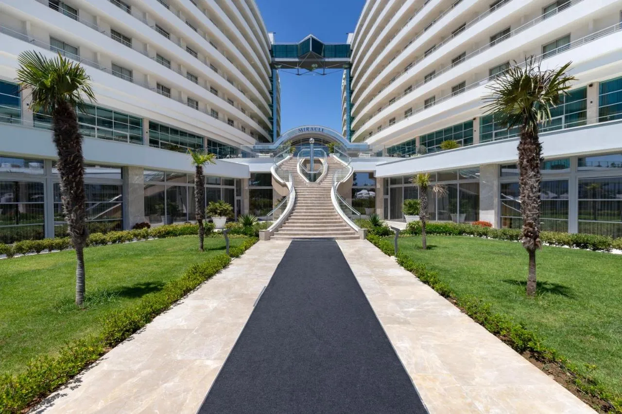 Miracle Resort Hotel slide-3