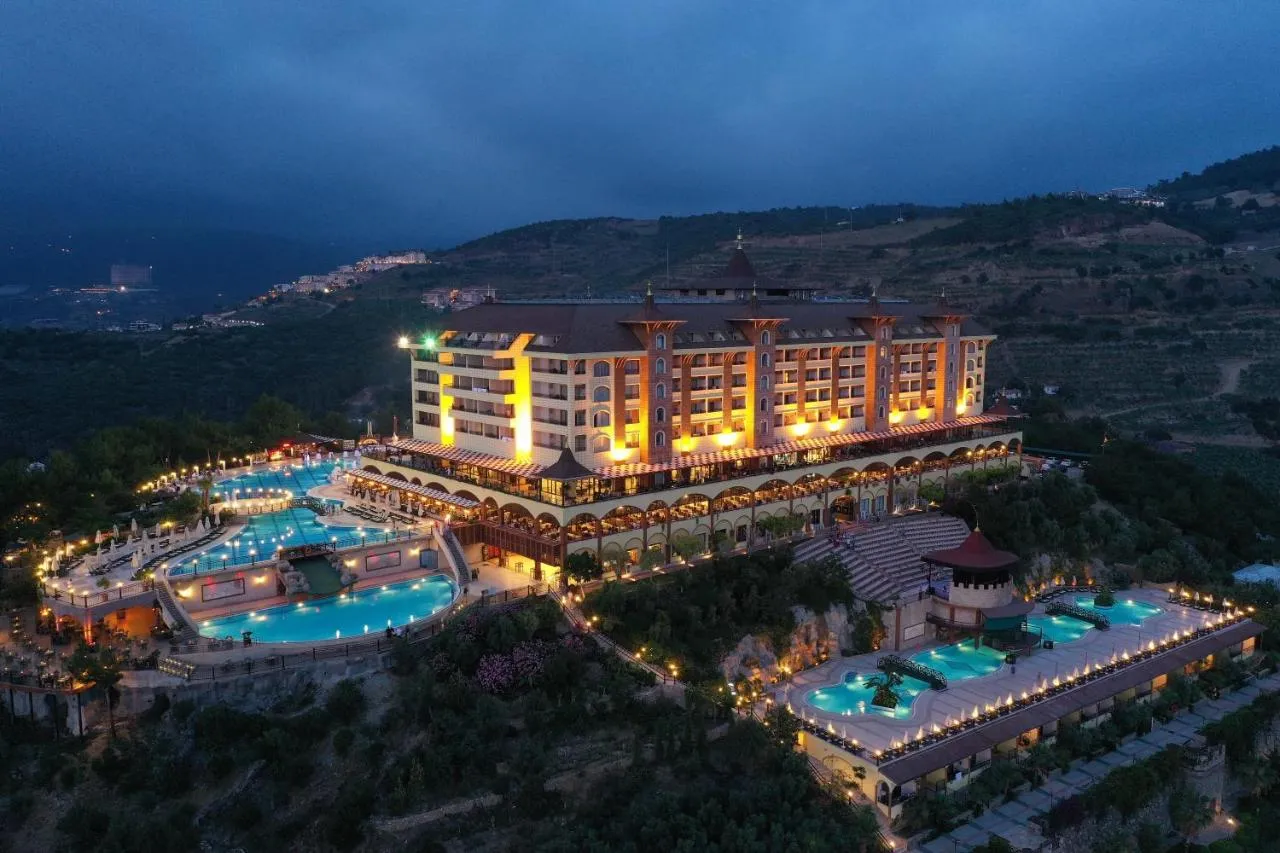 Utopia World Hotel slide-5