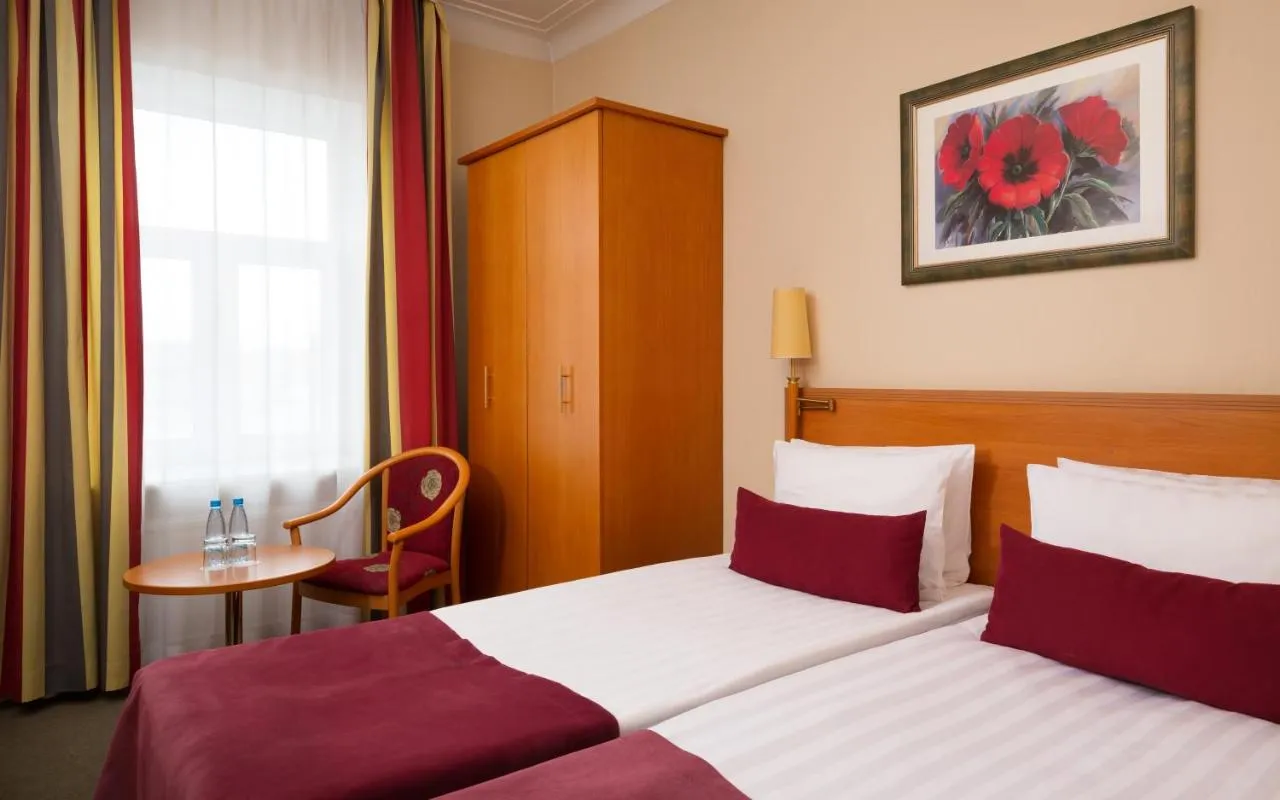 Oktiabrskaya Hotel-1