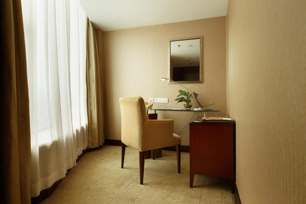 Grand Royal Hotel slide-5