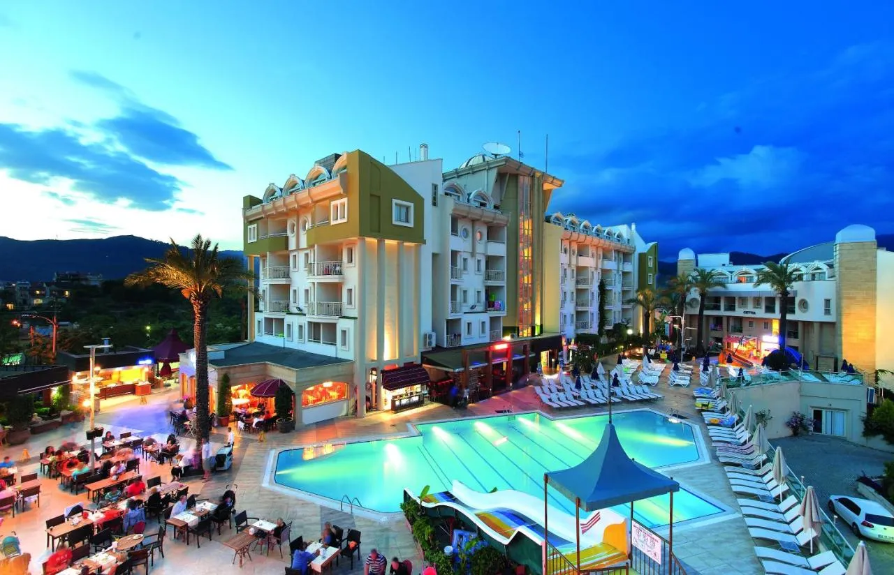 Grand Cettia Hotel slide-5