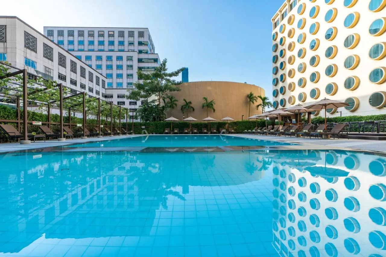 Holiday Inn Bangkok Silom slide-5