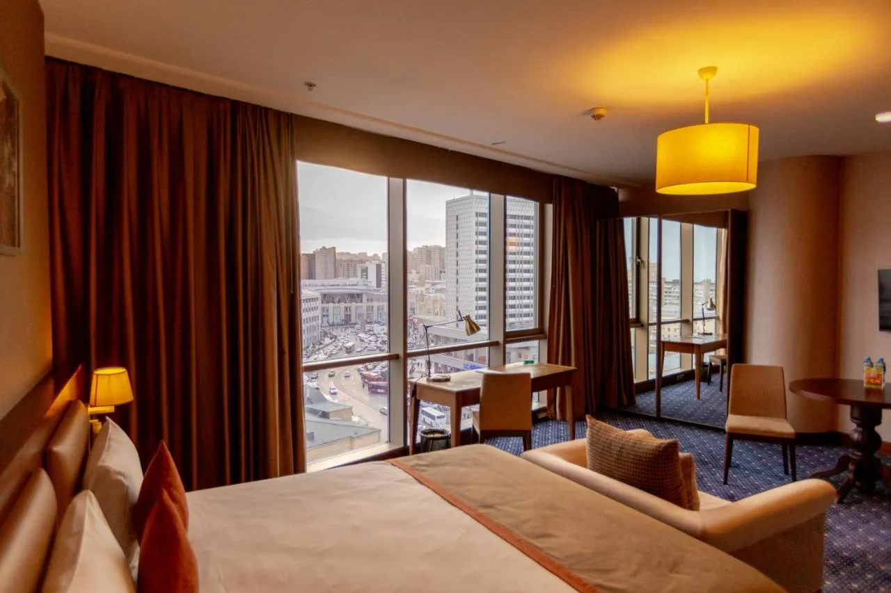 Parkside Hotel & Apartments-1