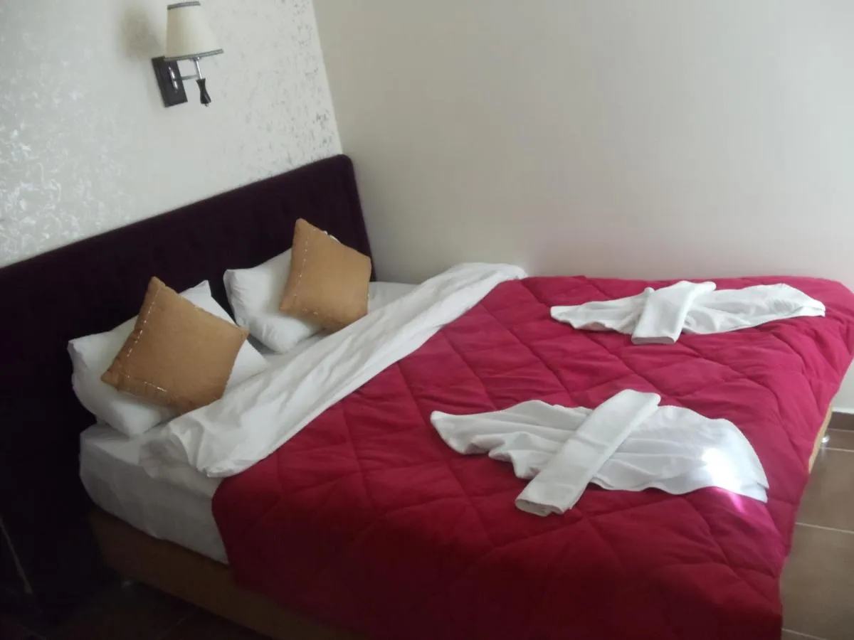 Ares Hotel slide-4