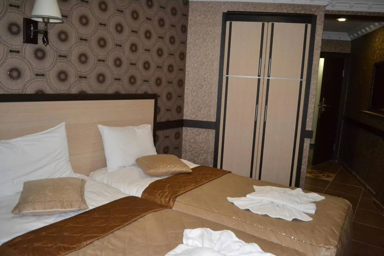 Ares Hotel slide-5