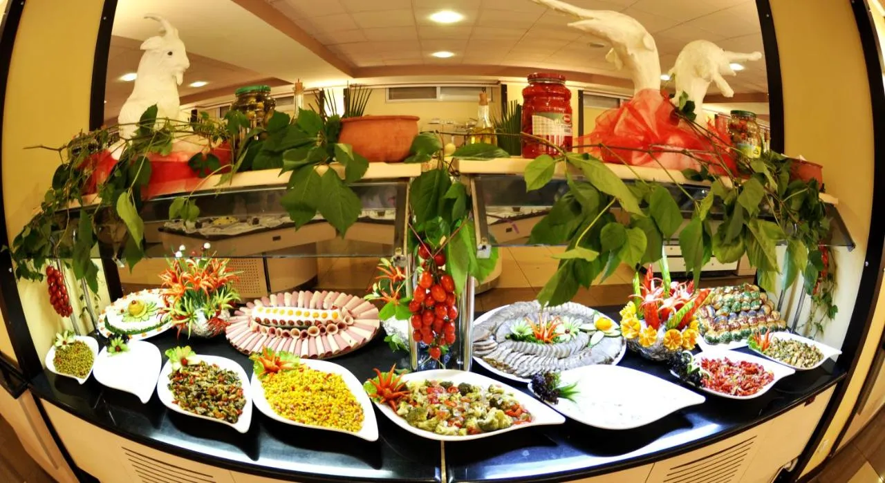 First Class Hotel-1